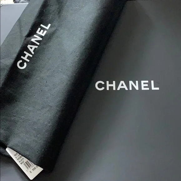 Chanel Clutch - Picture 6 of 9